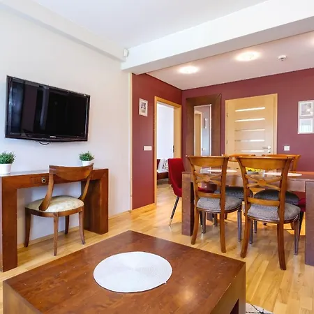 Lux * זקופאנה