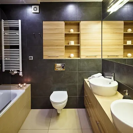 Lux * זקופאנה