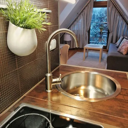 Lux * זקופאנה