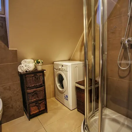 Lux * זקופאנה